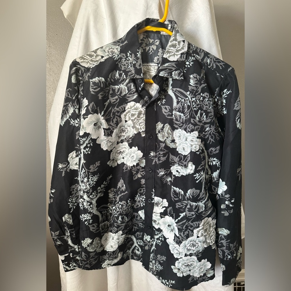 Juniors Nine West dress shirt size S